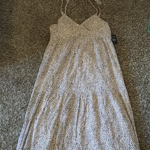 Gorgeous New Express Maxi Dress Size Medium. - Picture 4 of 7